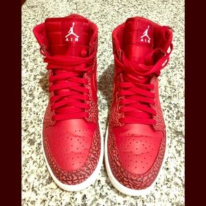 Lightly warn Jordan Red High A1’s
